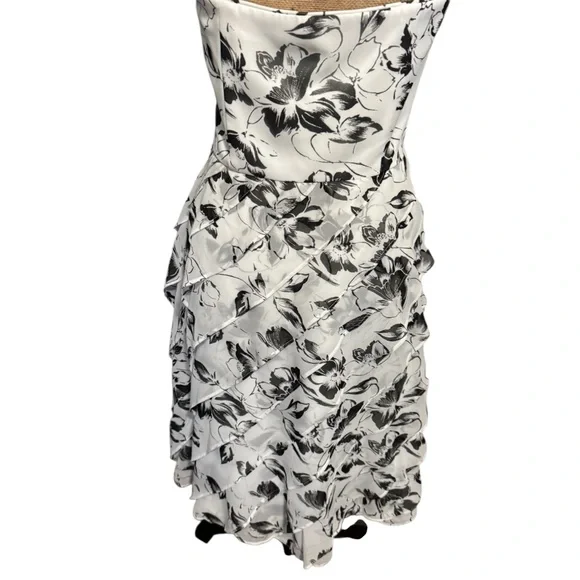White House Black Market Strapless Black and White Dress - Picture 3 of 5